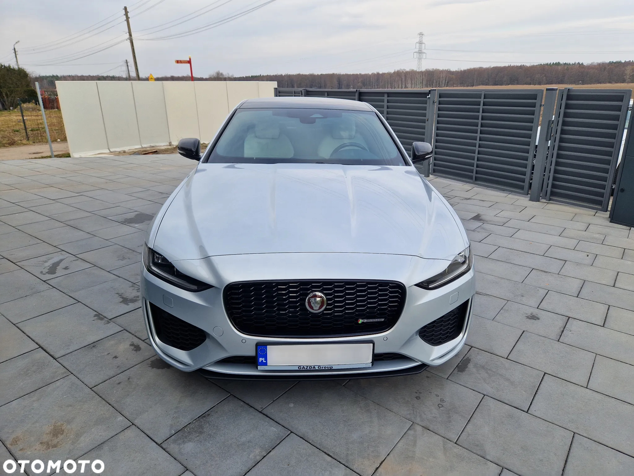 Jaguar XE 2.0 P300 AWD R-Dynamic Black - 3