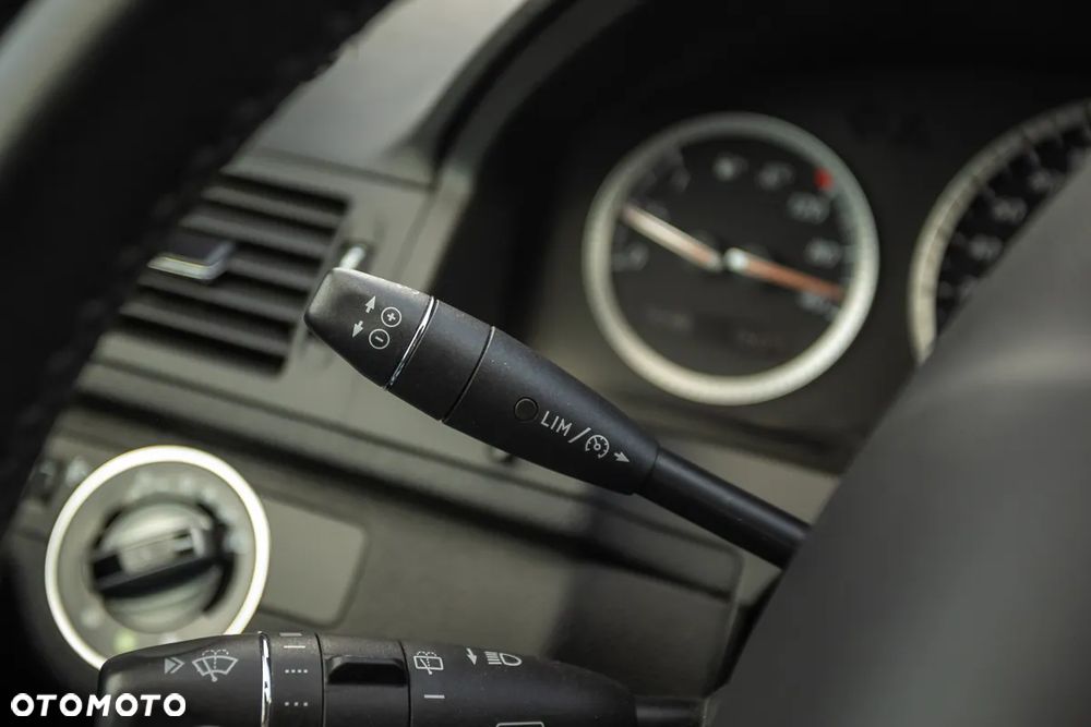 Mercedes-Benz Klasa C 200 CDI DPF Automatik Elegance - 29