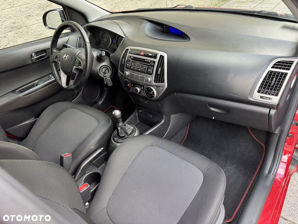 Hyundai i20 1.25 Wersja Jubileuszowa - 12