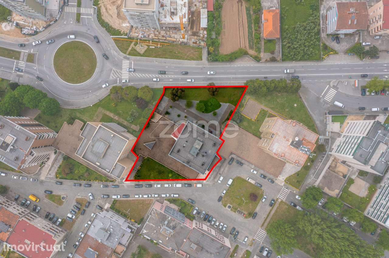 T3 c Varandas, 2 Lugares de garagem, Arrumos e Armazém Moreira da M... - Grande imagem: 2/60