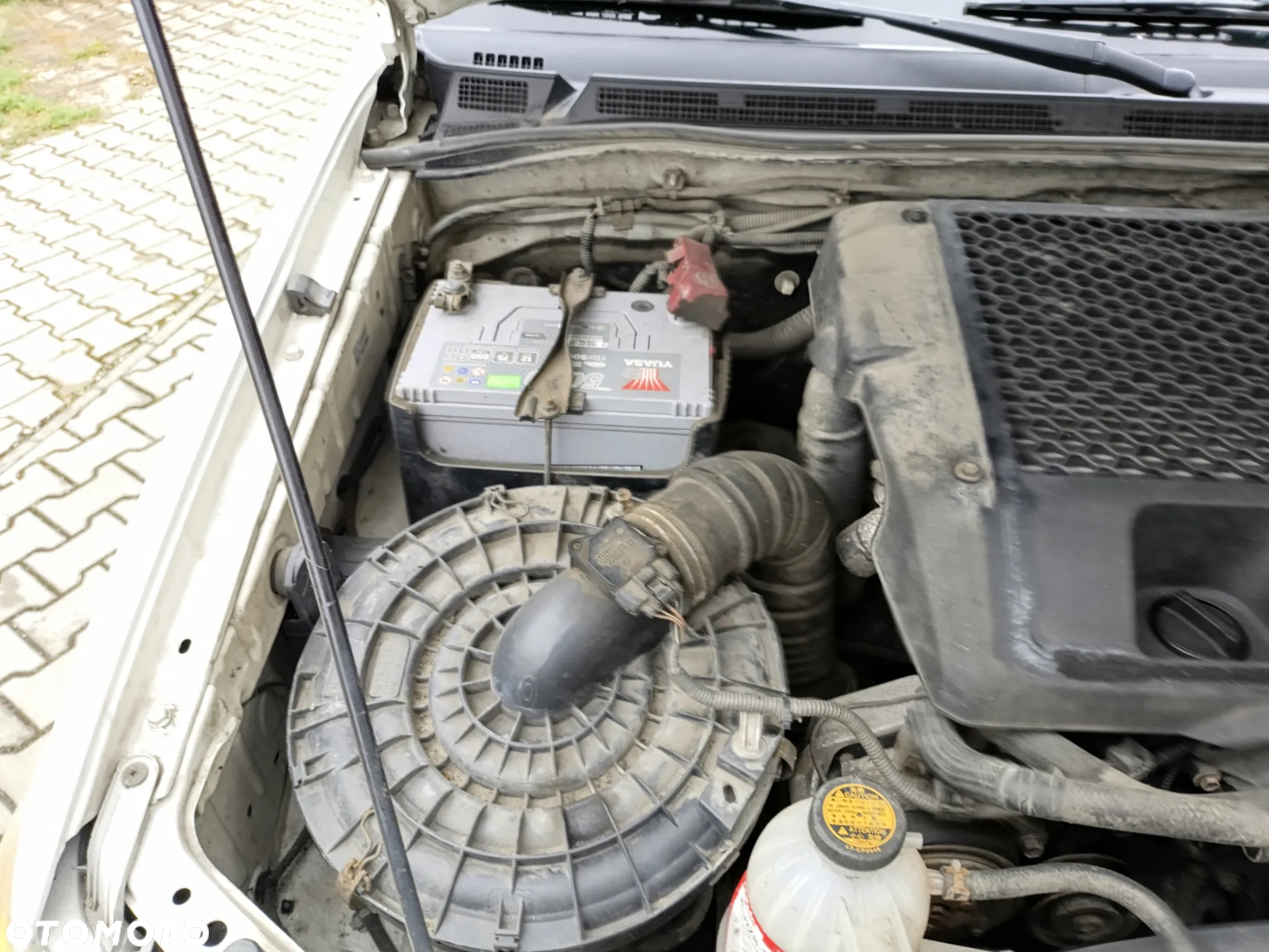 Toyota Hilux 2.5 D-4D DLX + 2os 4x2 - 12