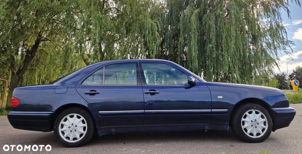 Mercedes-Benz Klasa E 320 4-Matic Classic - 11