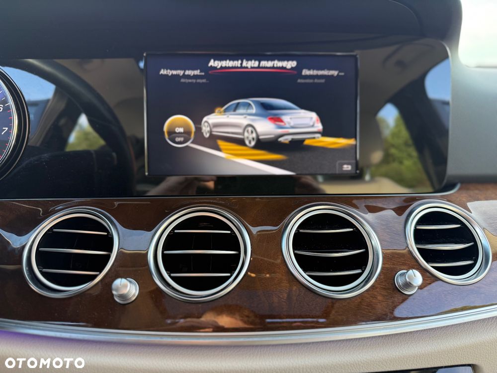 Mercedes-Benz Klasa E 200 CGI BlueEFFICIENCY Automatik Avantgarde - 35