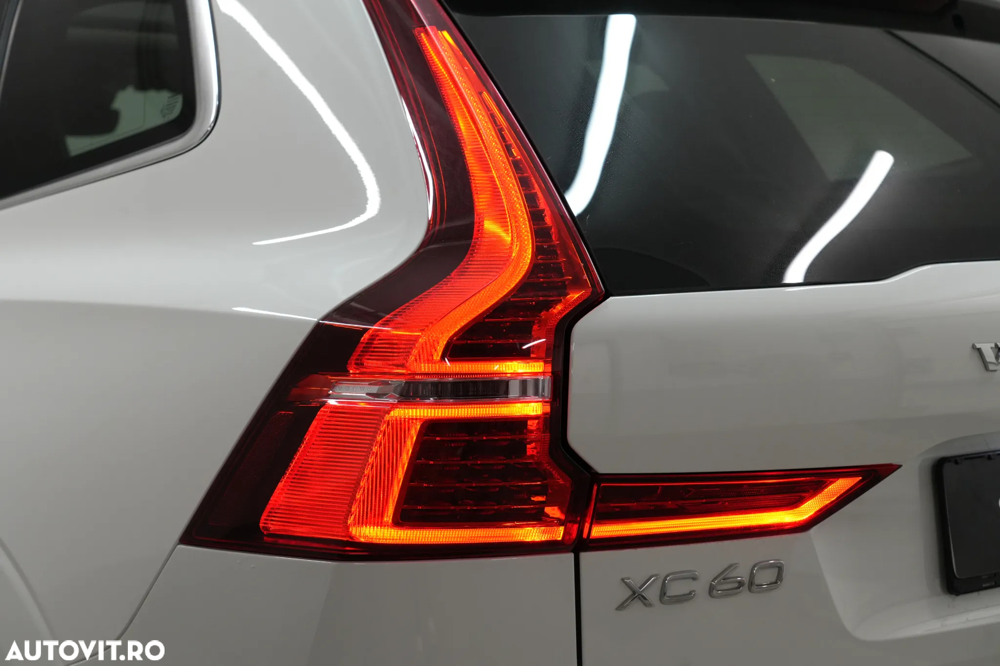 Volvo XC 60 B4 D AWD Geartronic Momentum Pro - 18
