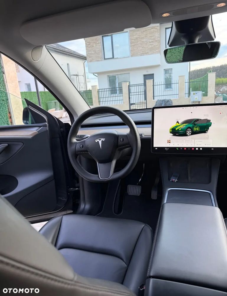 Tesla Model Y Long Range Dual Motor AWD - 12