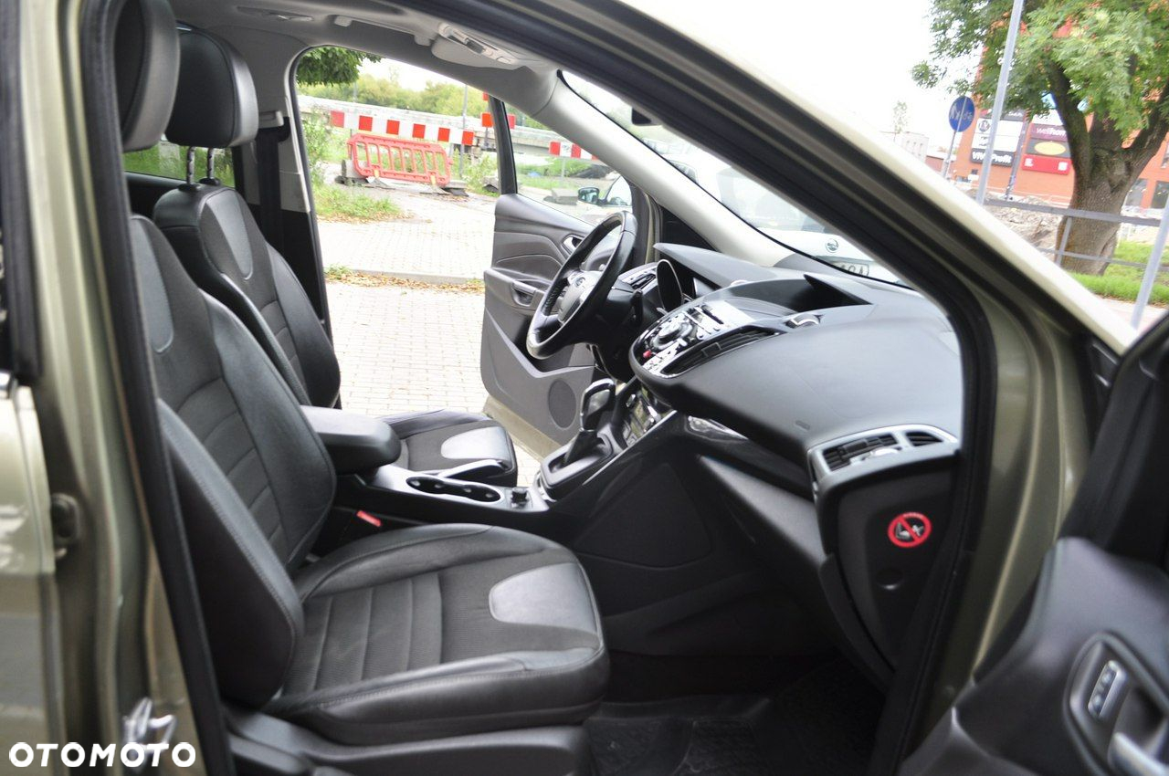 Ford Kuga 1.6 EcoBoost 4x4 Titanium - 28