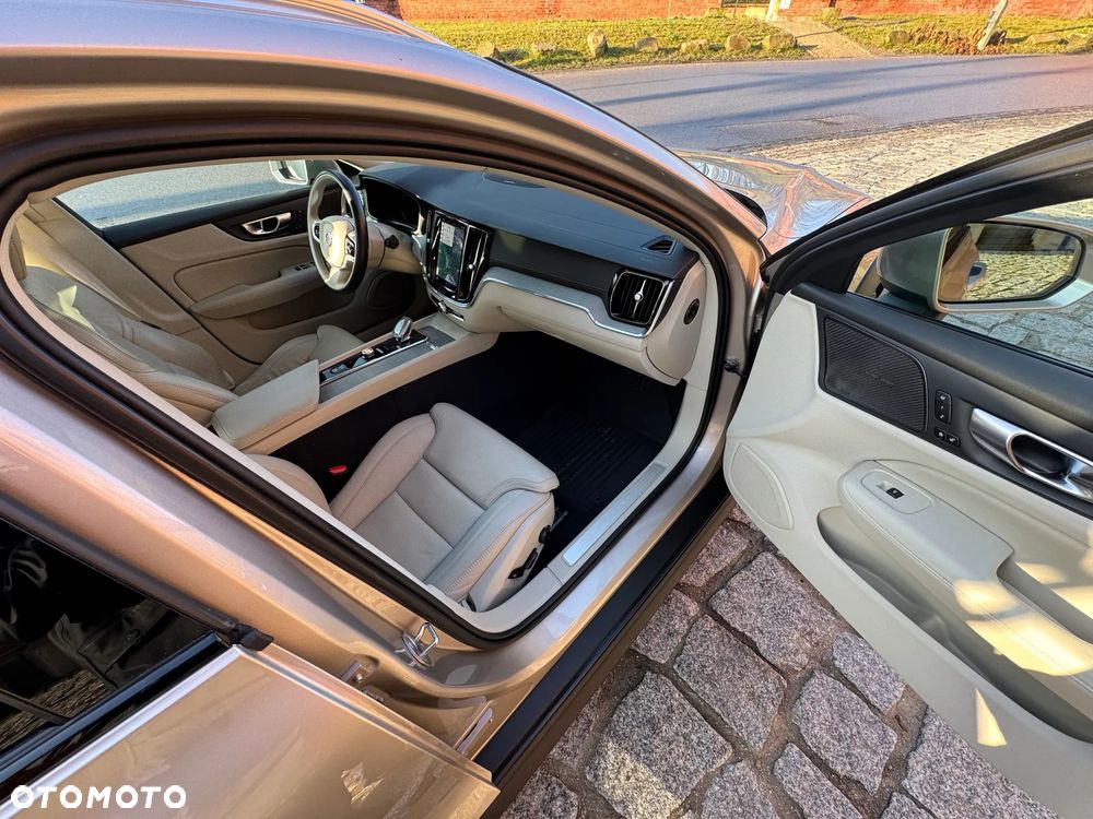 Volvo V60 Cross Country - 10