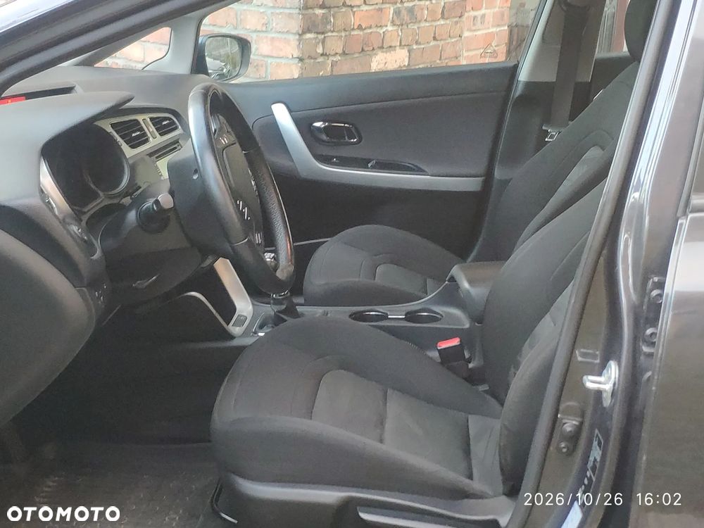 Kia Ceed - 10
