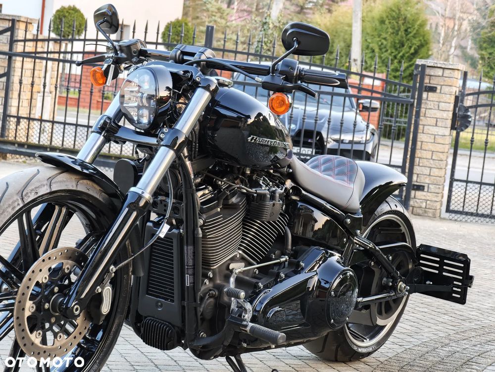 Harley-Davidson Softail Breakout - 25