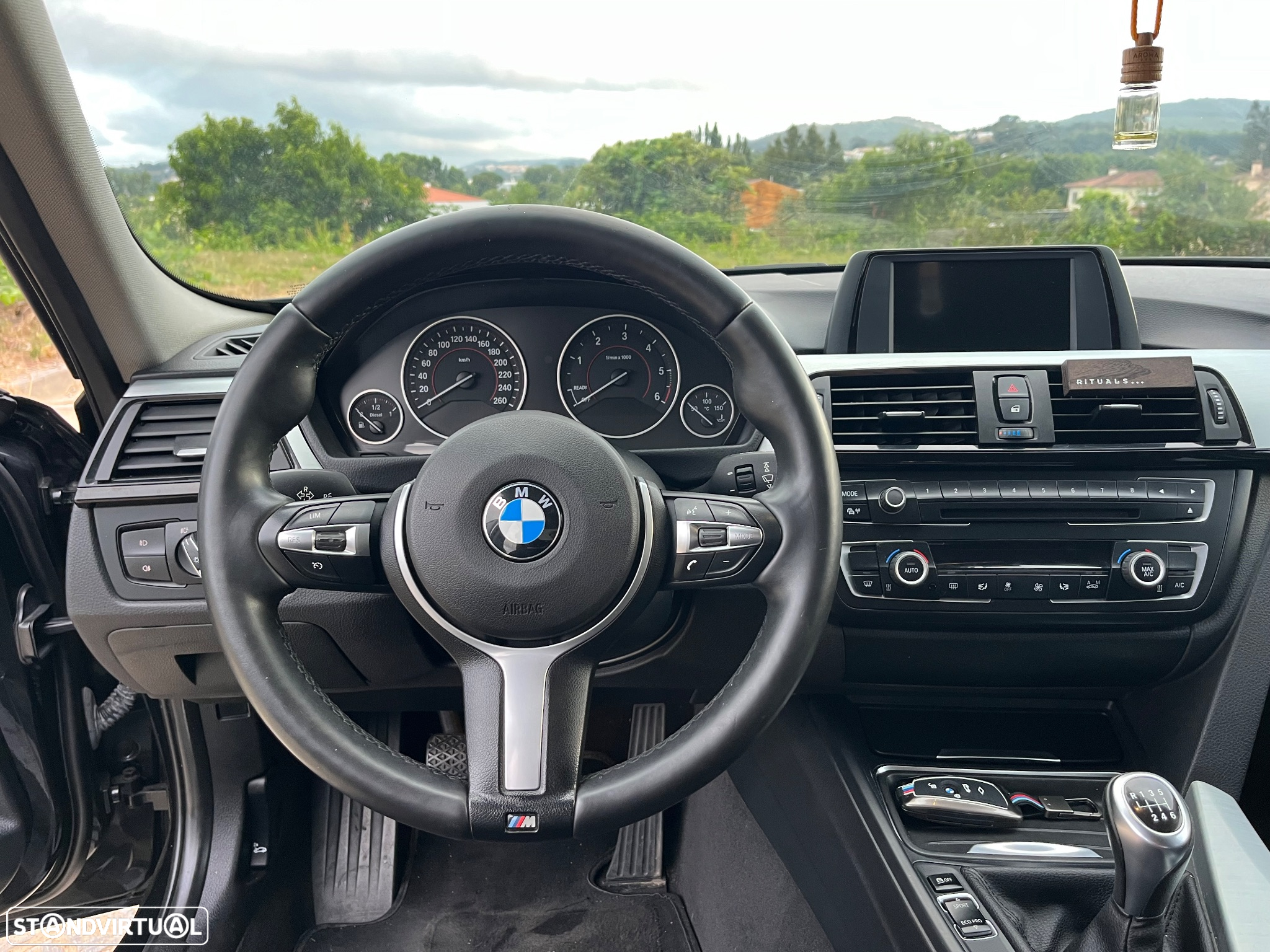 BMW 318 d Sport - 18