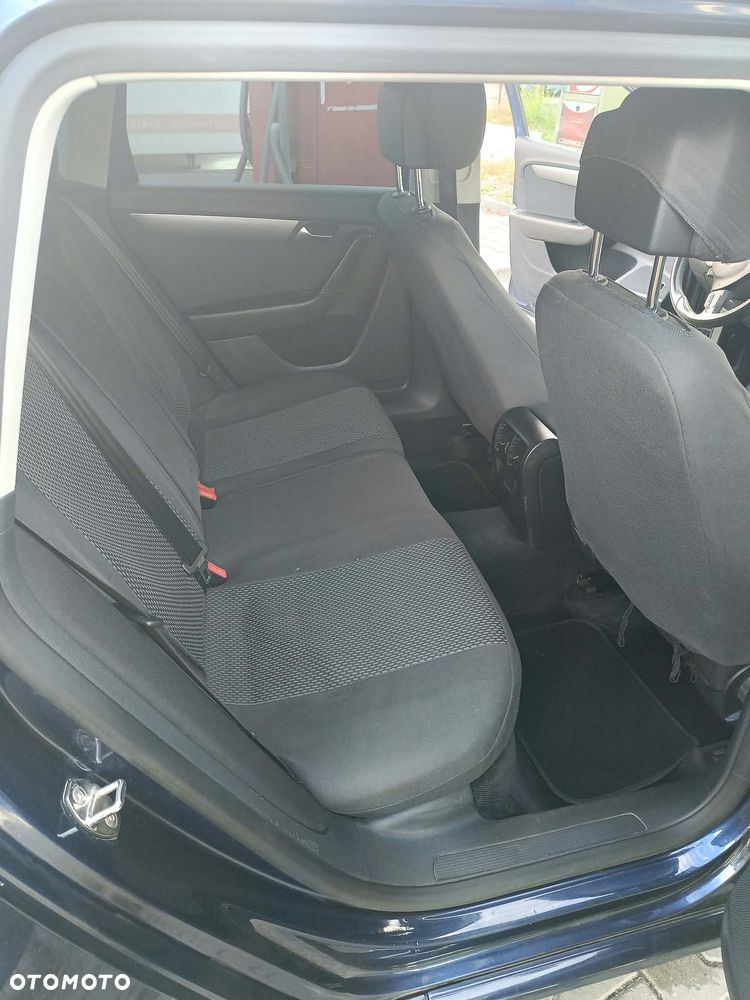 Volkswagen Passat - 18