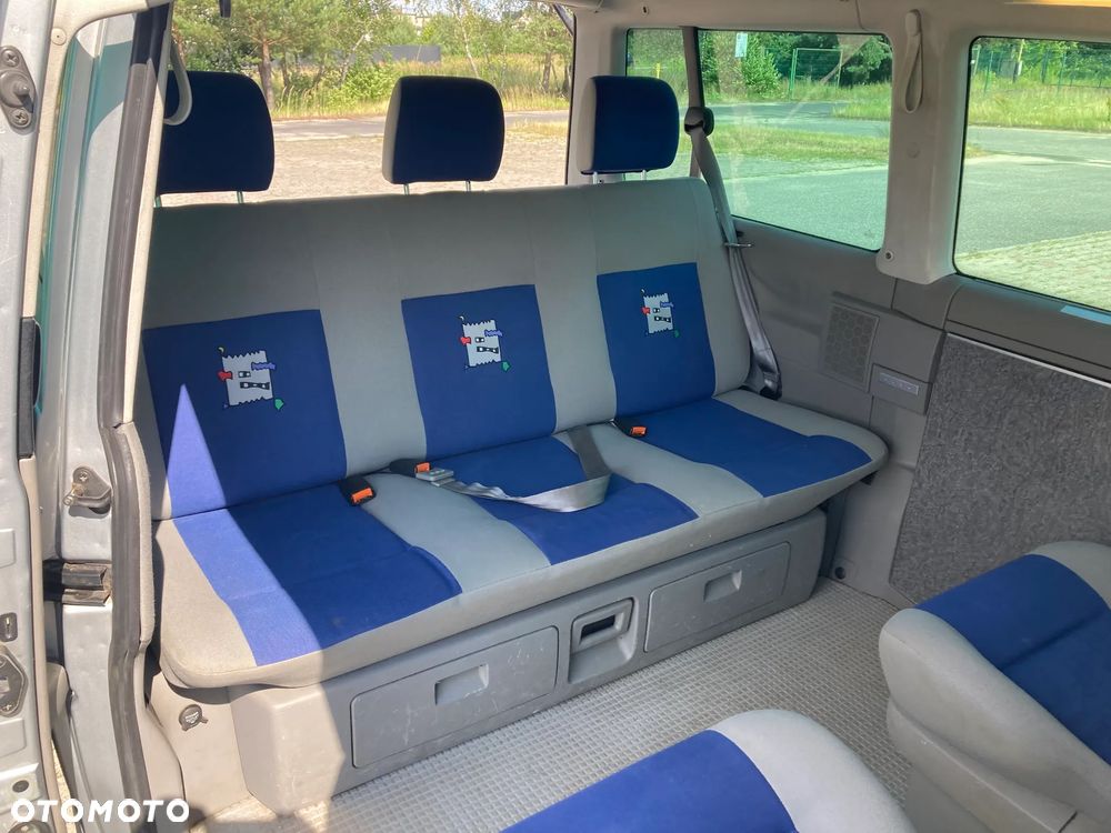 Volkswagen Multivan - 10