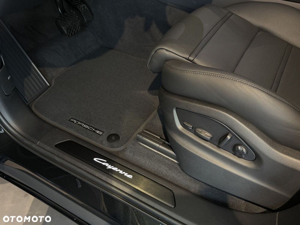 Porsche Cayenne - 21