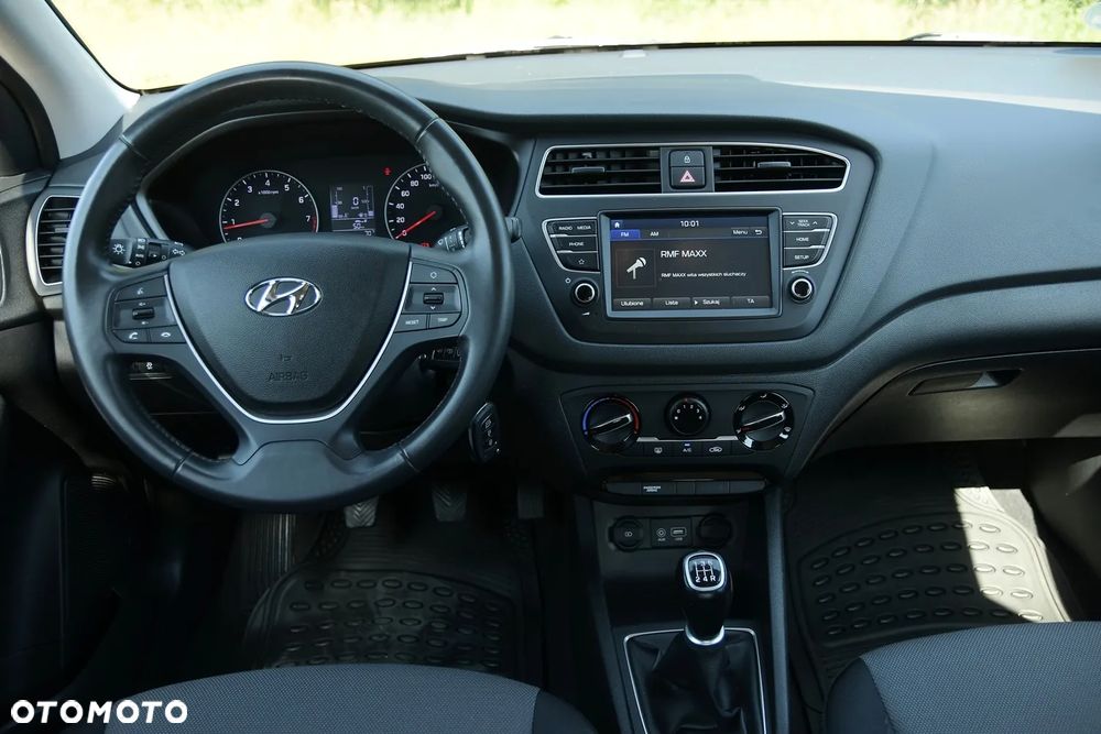 Hyundai i20 1.2 Fifa World Cup Edition - 21
