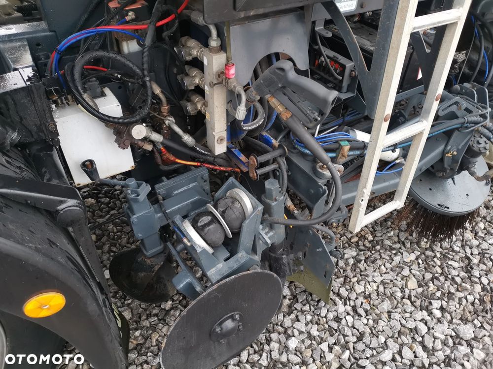 Iveco Eurocargo 180e25 zamiatarka Johanston VT800 - 21