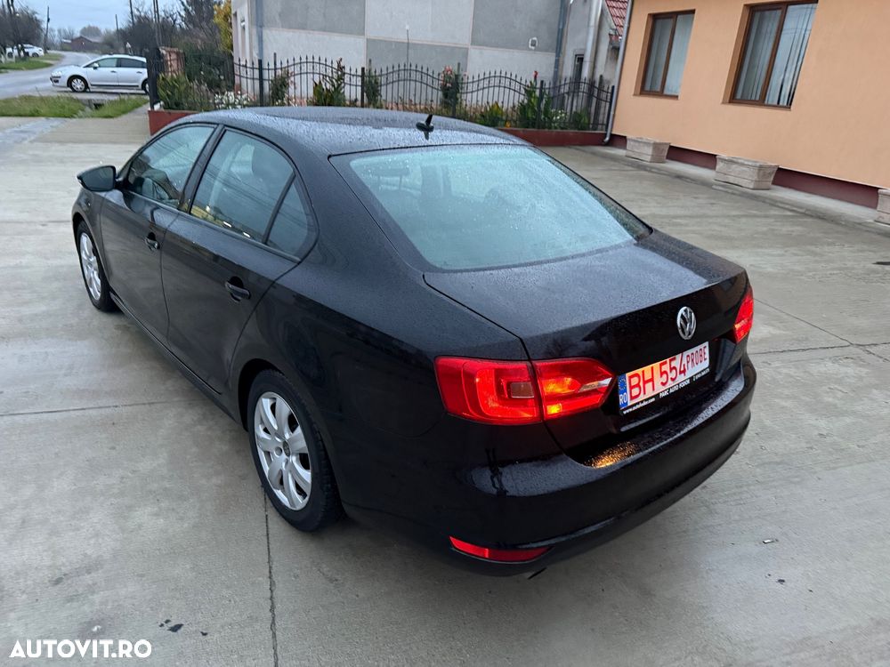 Volkswagen Jetta 1.6 TDI Blue Motion Technology Comfortline - 16