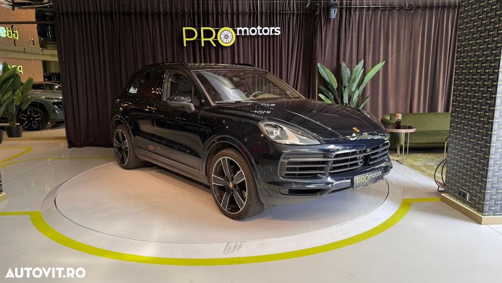 Porsche Cayenne - 1
