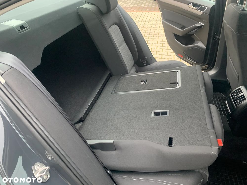 Volkswagen Passat 2.0 TDI EVO Business DSG - 20