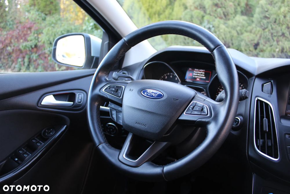 Ford Focus 1.0 EcoBoost Titanium - 26
