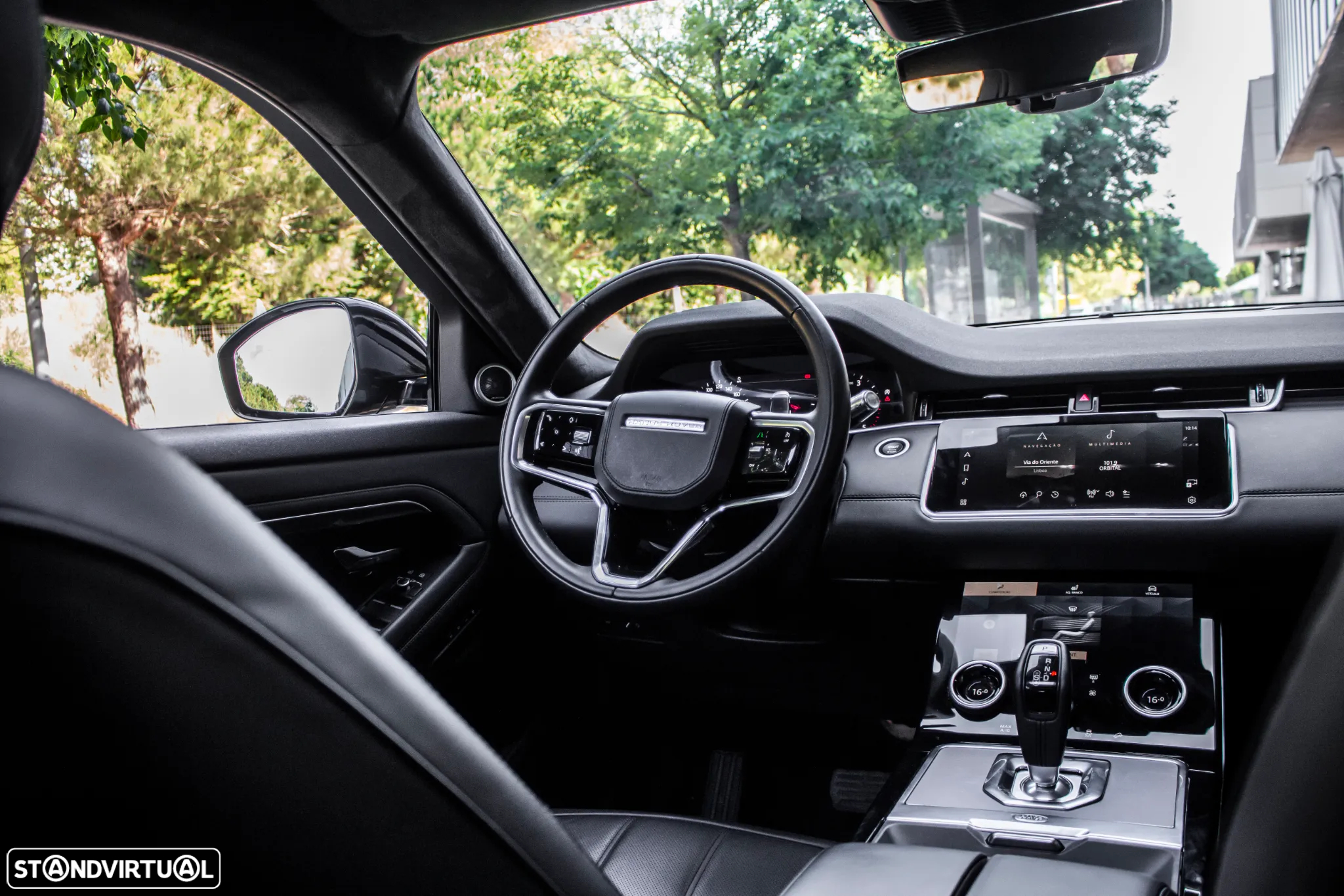 Land Rover Range Rover Evoque 2.0 D180 AWD HSE Auto - 32