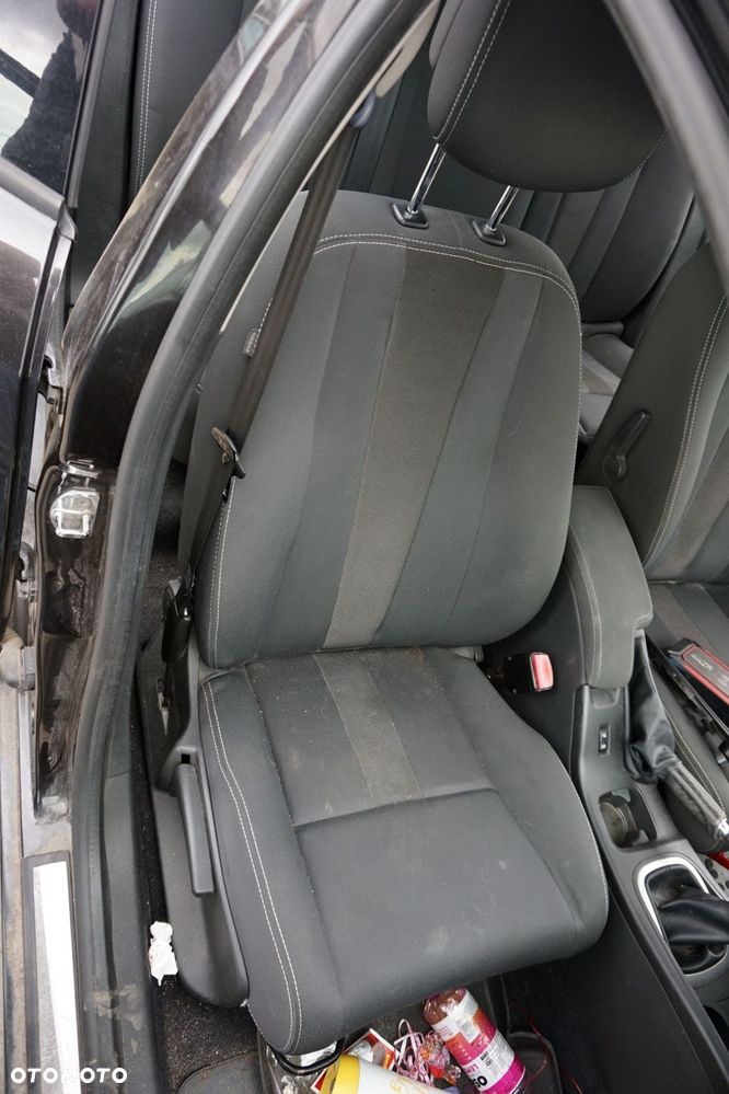 FOTEL PRZEDNI PRAWY MEGANE III PH1 5D HB  RENAULT 2008-2010 - 1