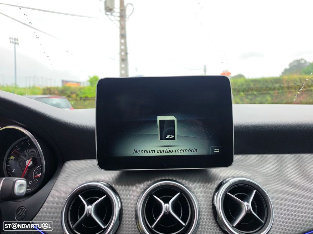 Mercedes-Benz GLA 200 Urban Aut. - 41