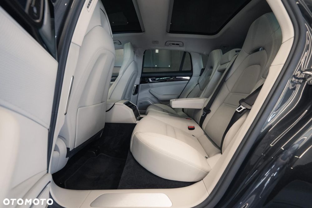 Porsche Panamera 4S - 16