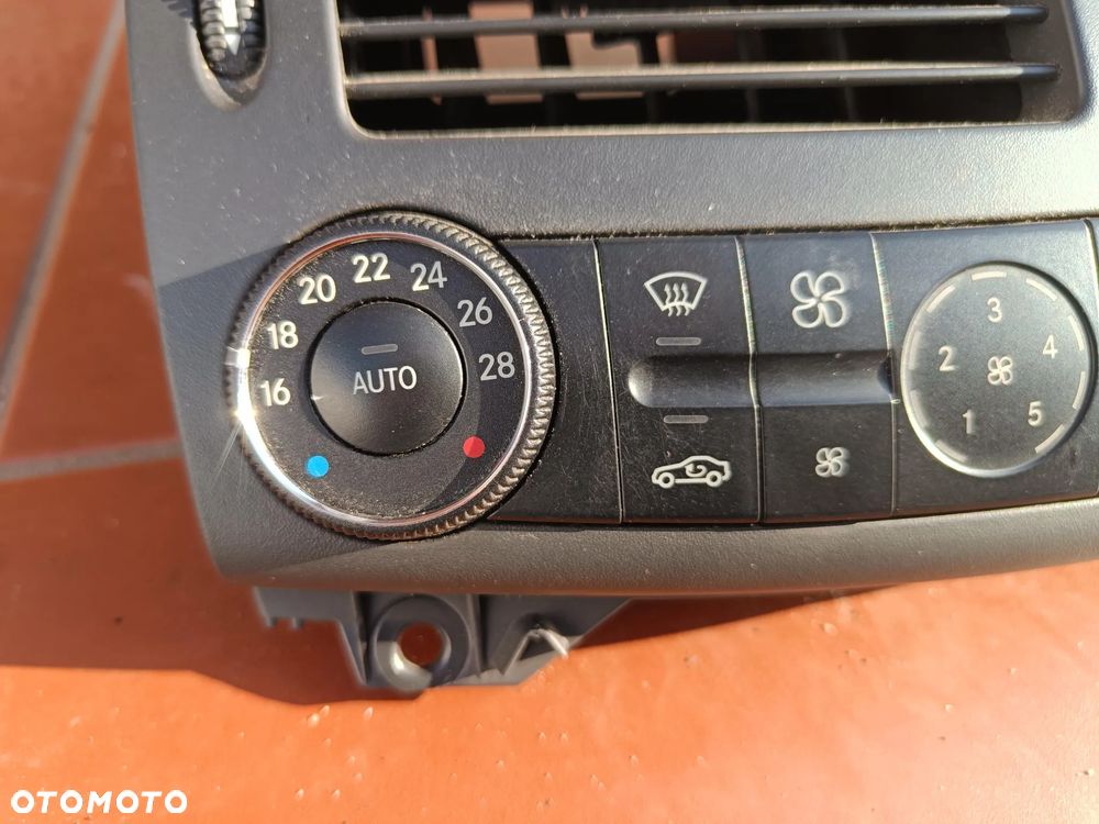 MERCEDES W211 PRZED LIFT KRATKA ŚRODKOWA IDEALNA NAWIEWU CZARNA - 3