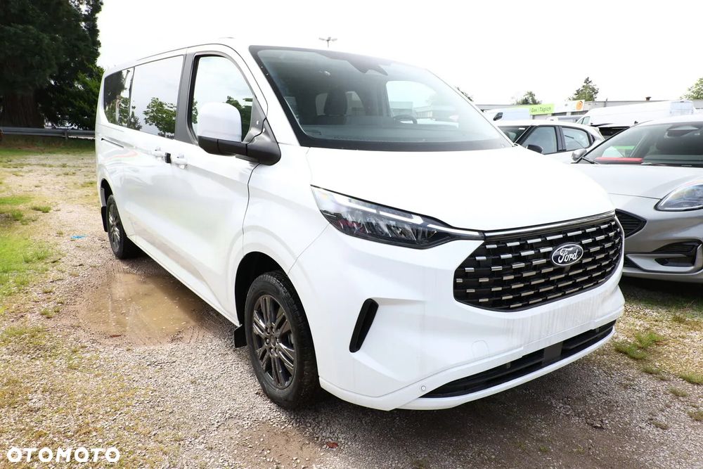 Ford Tourneo Custom - 1