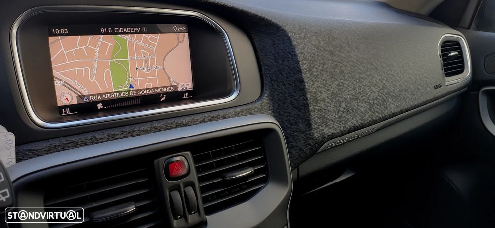 Volvo V40 Cross Country 2.0 D3 - 17