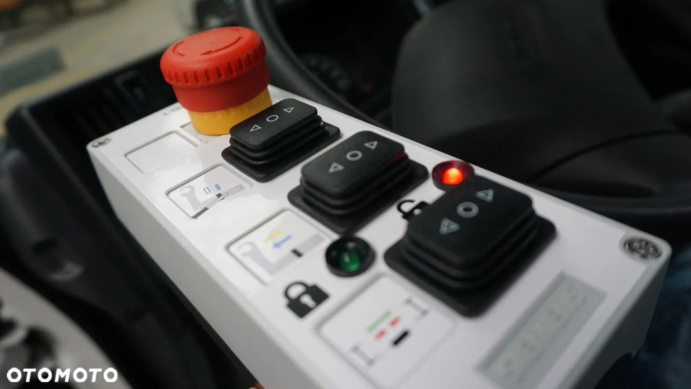 Isuzu ML 27 NLR85 - 12