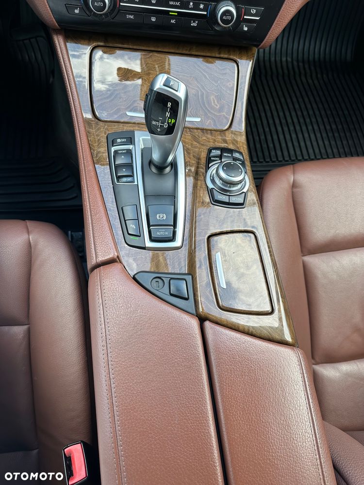 BMW Seria 5 520i Luxury Line - 22