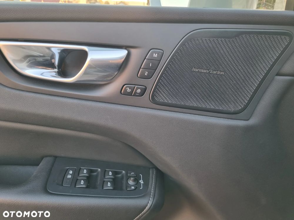 Volvo XC 60 B5 B AWD Ultimate Bright - 10