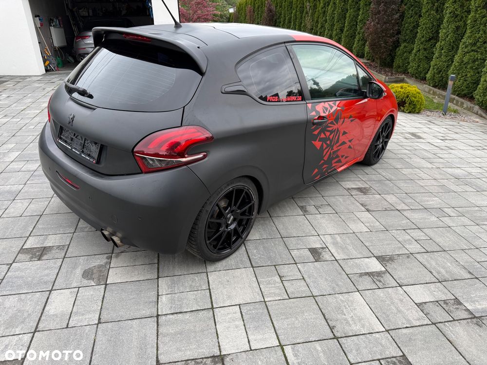 Peugeot 208 - 10