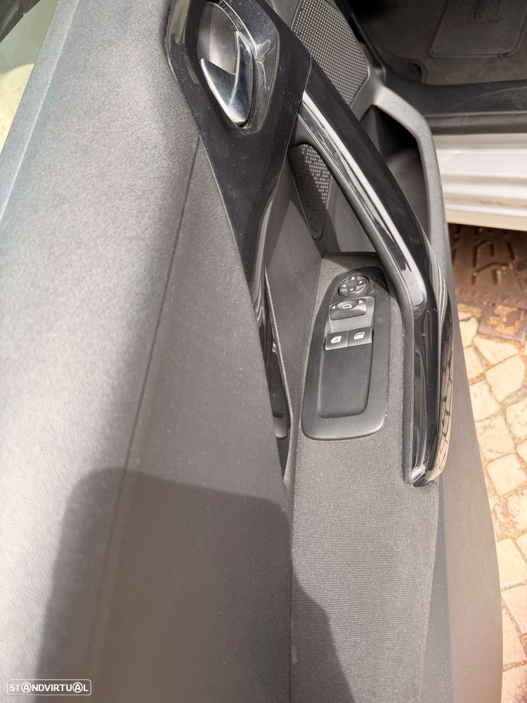 Peugeot 208 1.2 VTi Allure - 35