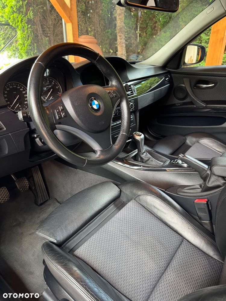 BMW Seria 3 320i - 13