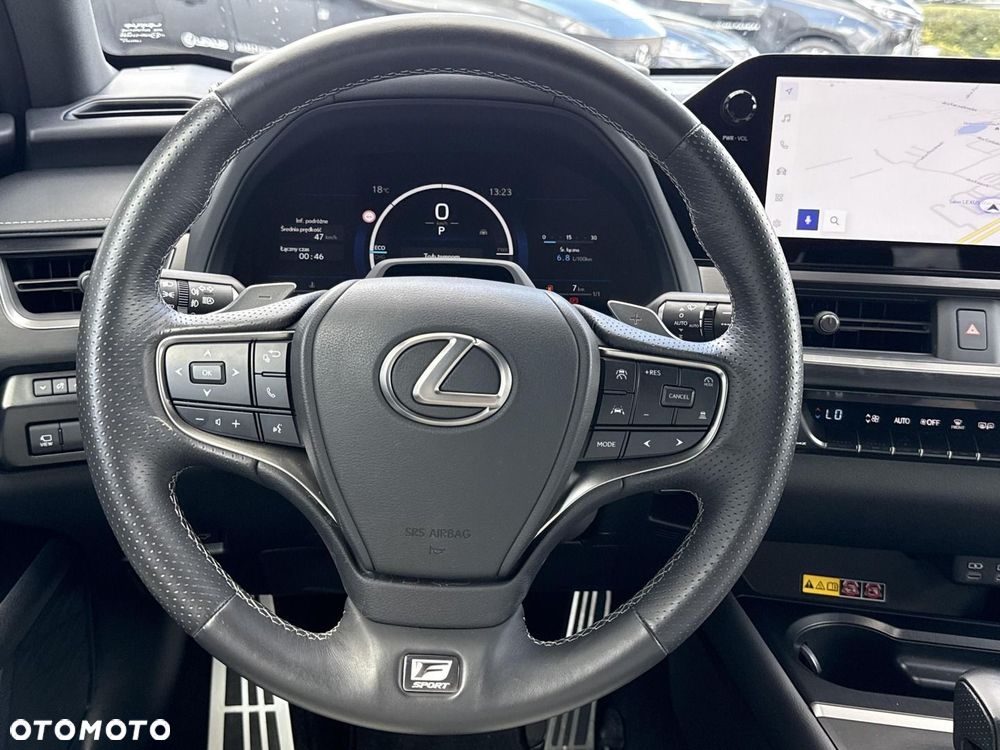 Lexus UX - 25