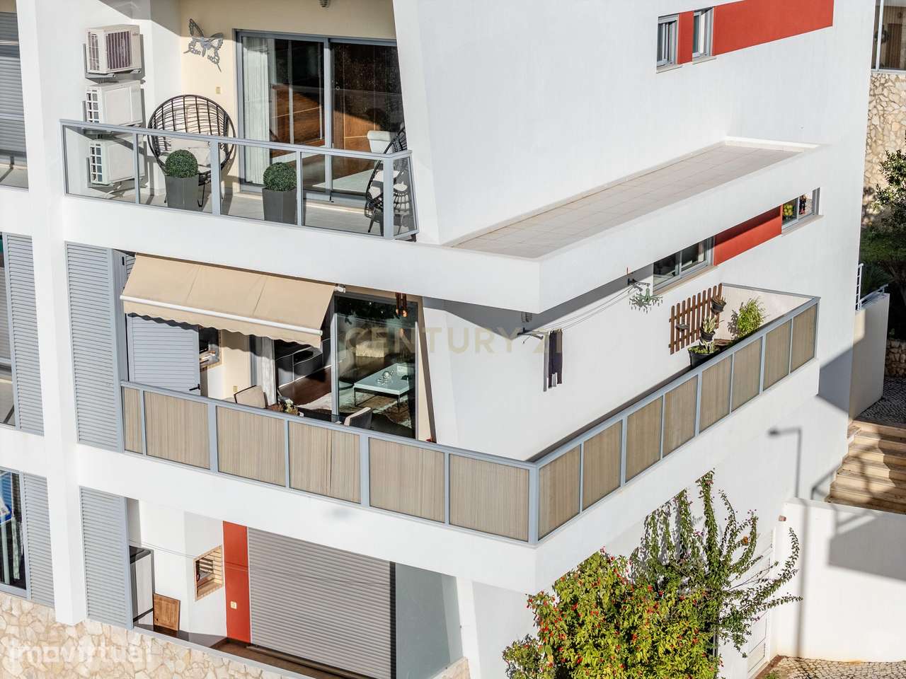 DUPLEX T2 DE CANTO COM AMPLAS VARANDAS E GARAGEM PERTO DA PRAIA! - Grande imagem: 3/42