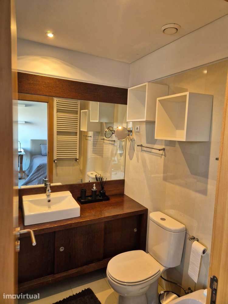 Suite c/ WC Privativo e Varanda junto ao Hospital de S. João - Grande imagem: 5/6