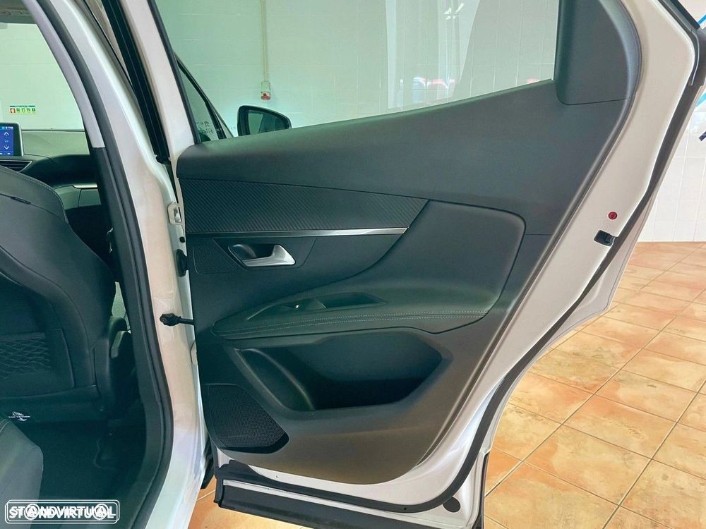 Peugeot 3008 1.2 PureTech Allure EAT6 - 31