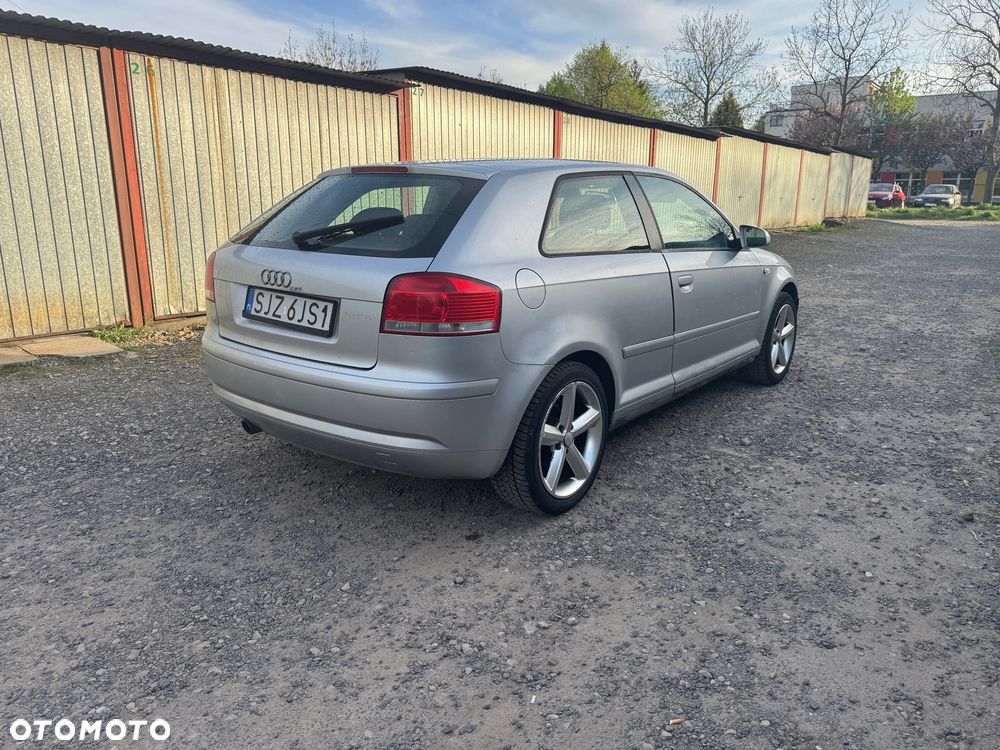 Audi A3 3-drzwiowe 1.6 FSI Ambition - 3