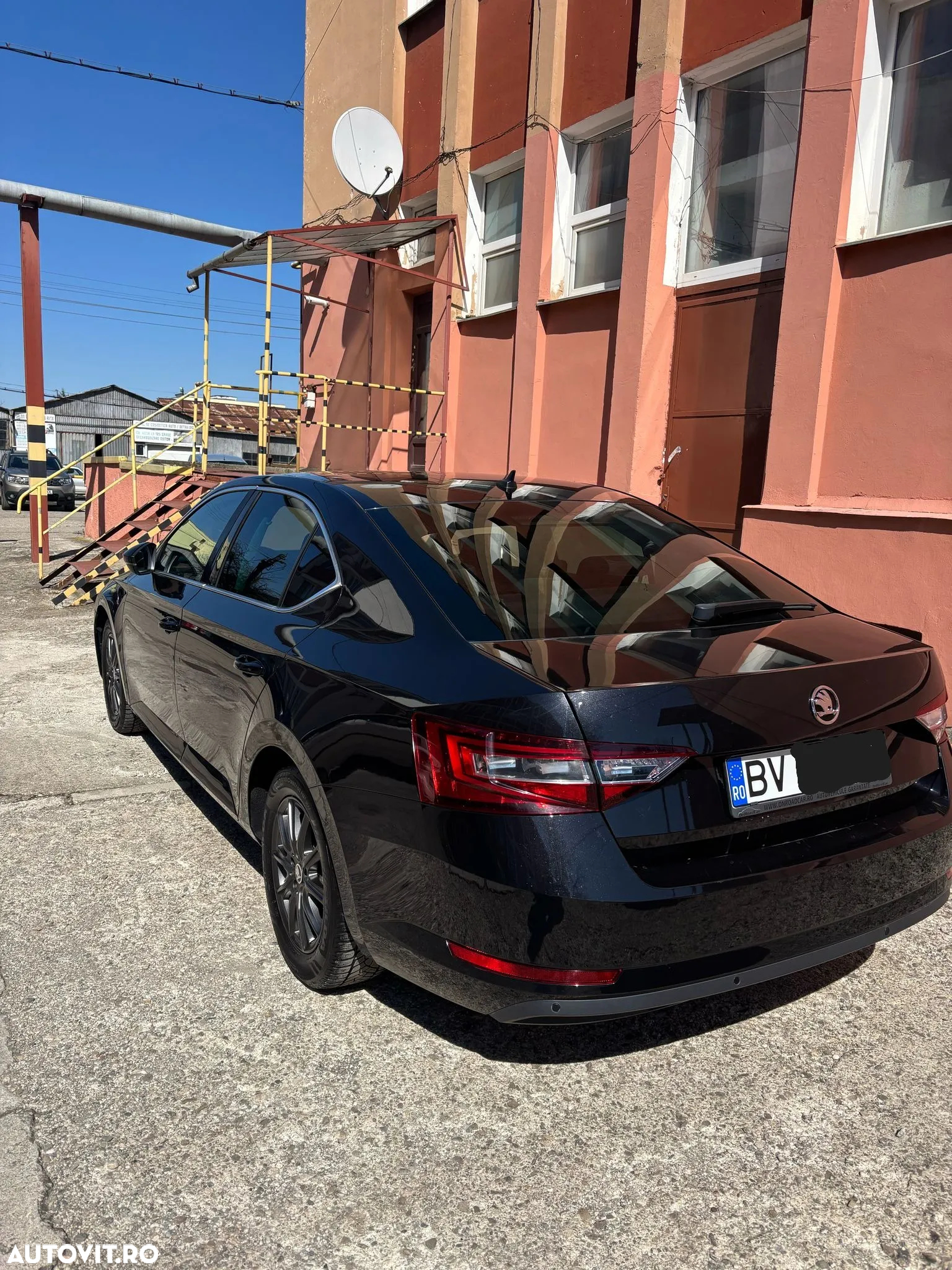 Skoda Superb 2.0 TDI DSG Ambition - 5