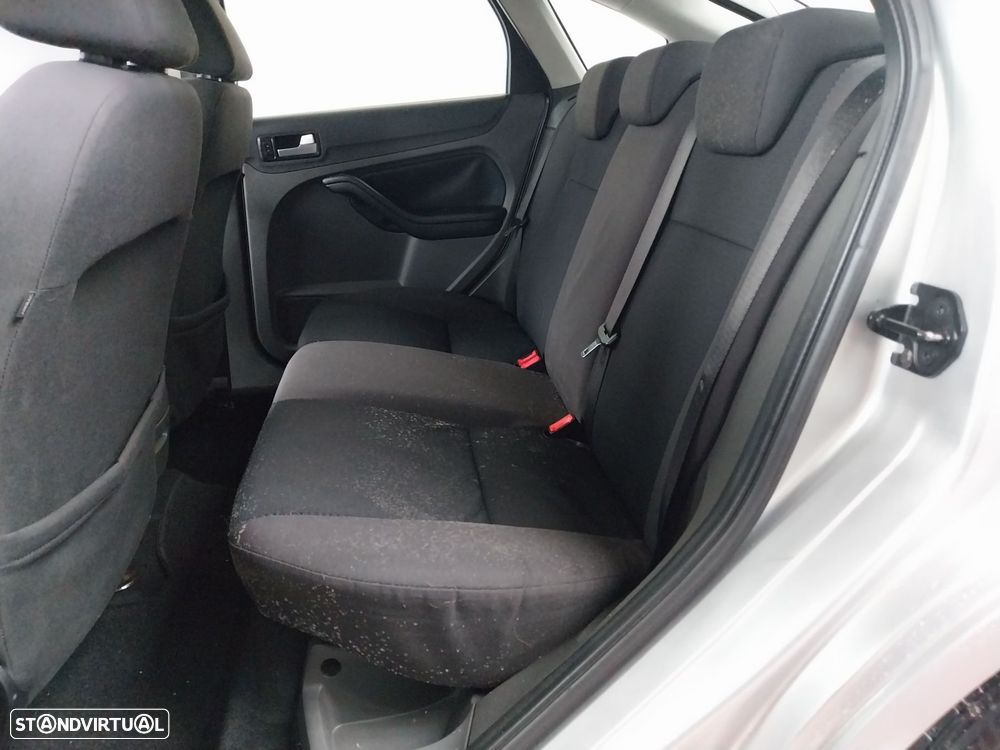 Ford Focus 1.4 16V Trend - 8