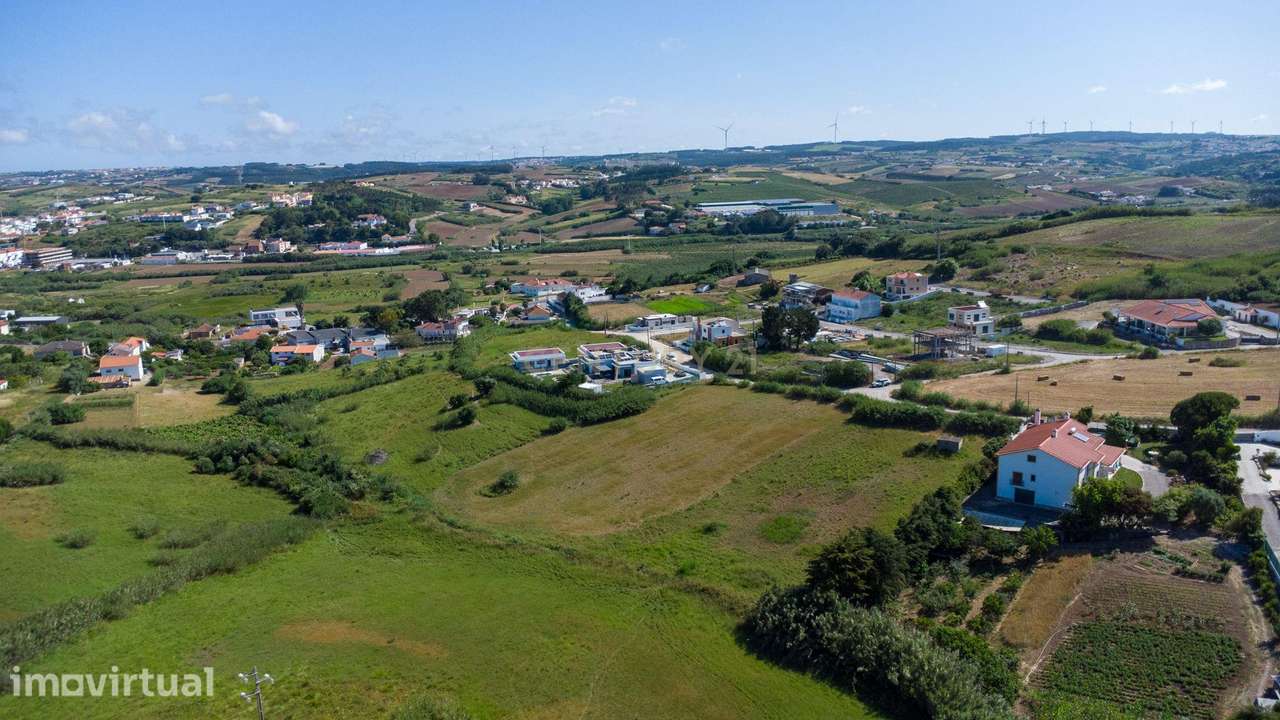 TERRENO URBANIZÁVEL NA LOURINHÃ – INVESTIMENTO PARA 11 FOGOS - Grande imagem: 3/8