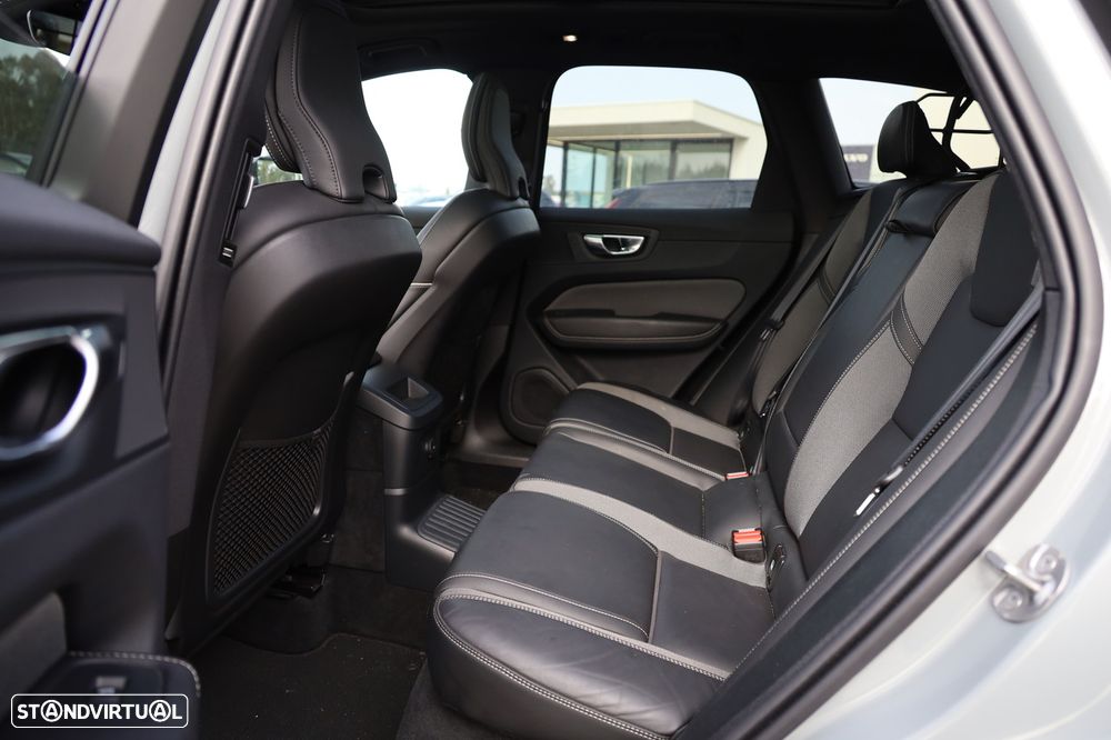 Volvo XC 60 2.0 T6 PHEV Ultra Dark - 12