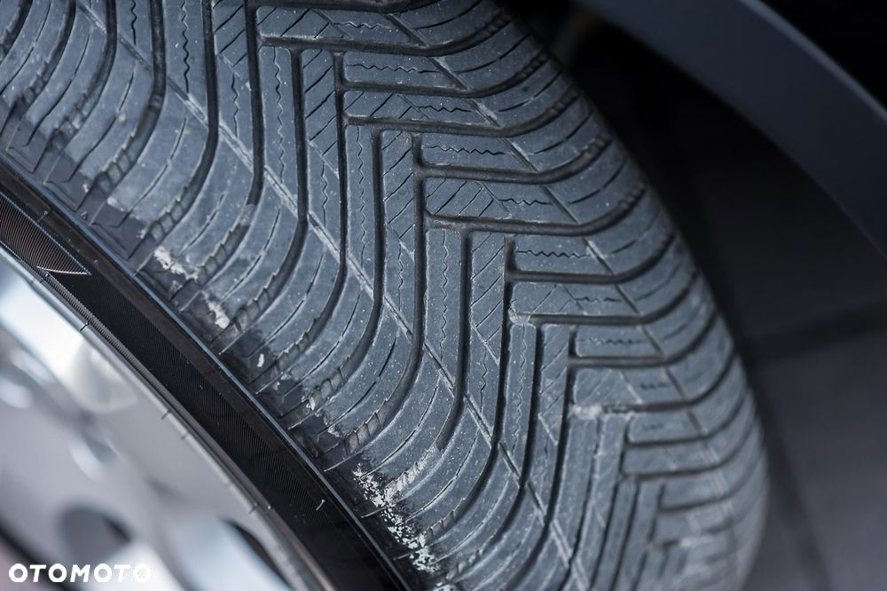 Land Rover Discovery Sport TD4 HSE Luxury - 13