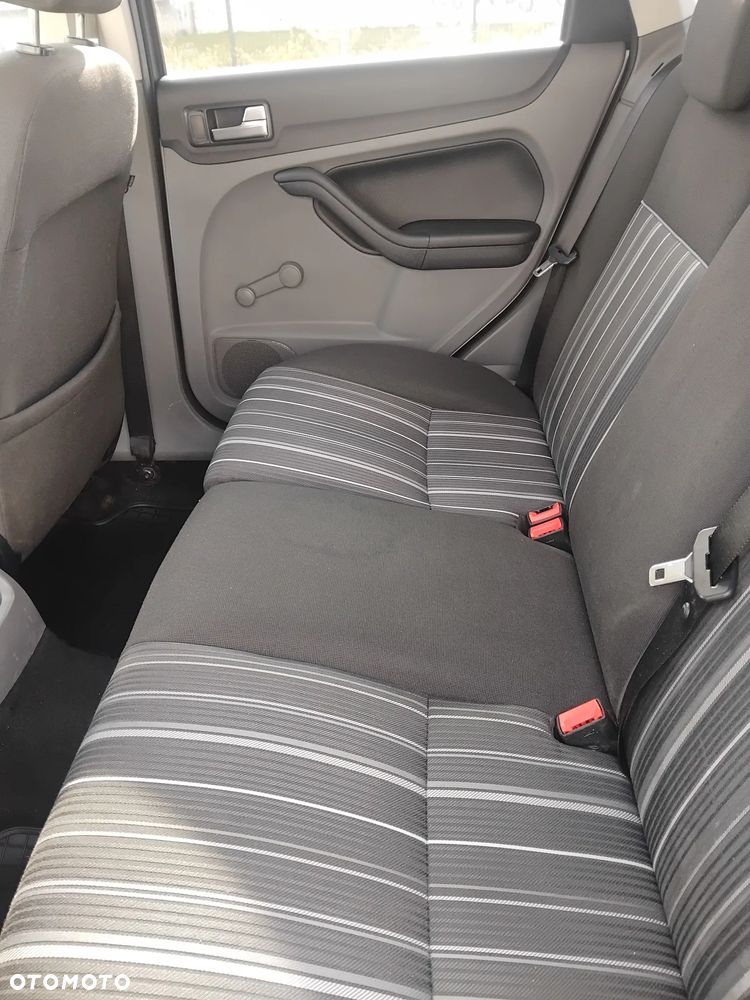 Ford Focus 1.6 Ambiente - 8