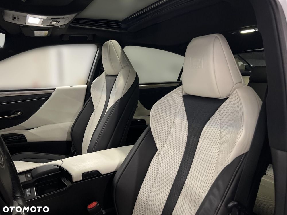 Lexus ES 300h F Sport Edition - 12