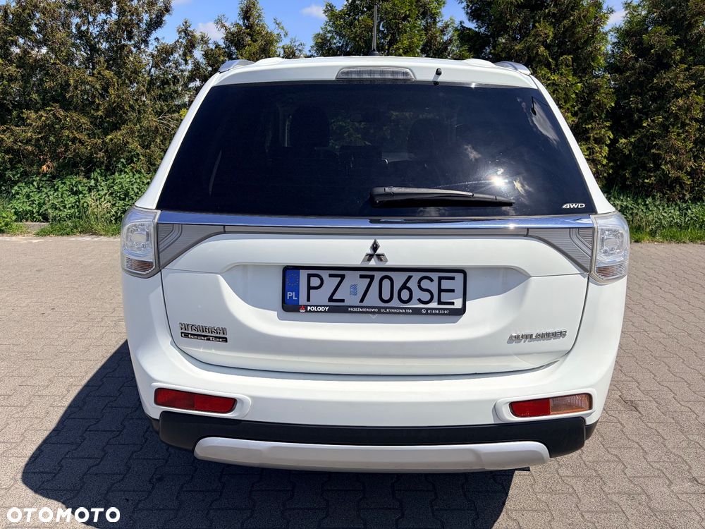 Mitsubishi Outlander 2.0 Instyle + 4WD CVT - 5