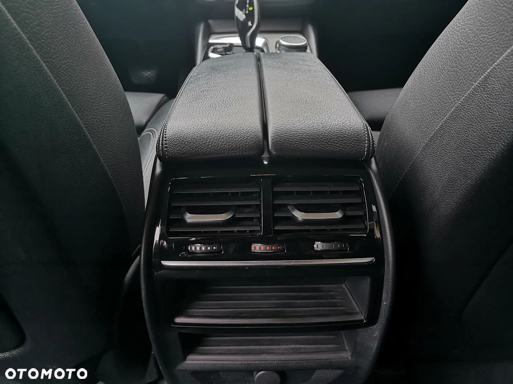 BMW Seria 5 530e iPerformance - 31